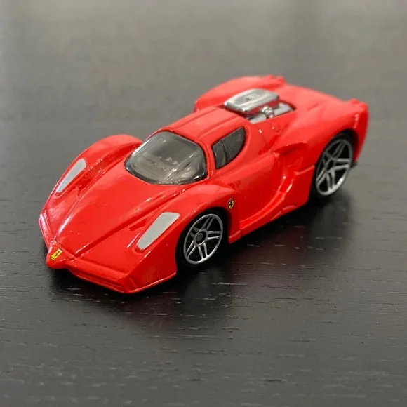 Hot Wheels ENZO FERRARI TOONED レッド/クリア hw-m6932r-